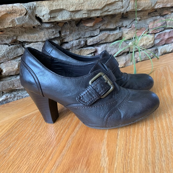 VINTAGE HEELS - Picture 2 of 4